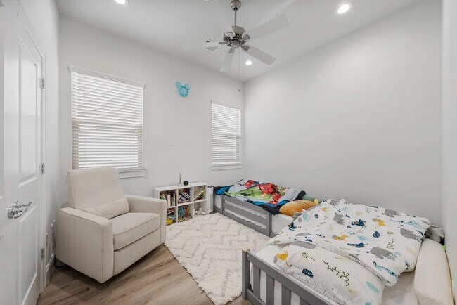 Building Photo - 3022 Maxroy St