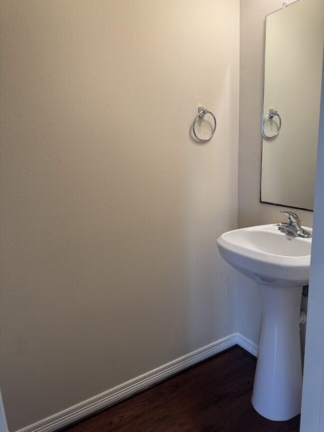 Building Photo - 4 Bedroom 4.5 Bath and 4 parking spaces