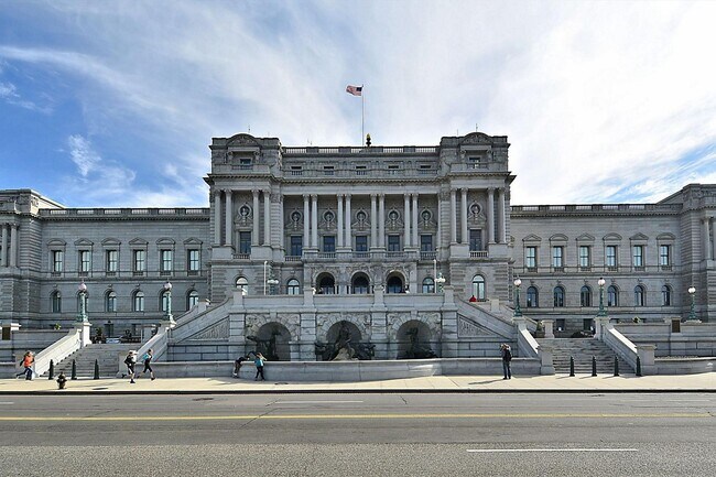 Building Photo - E Street NE 643