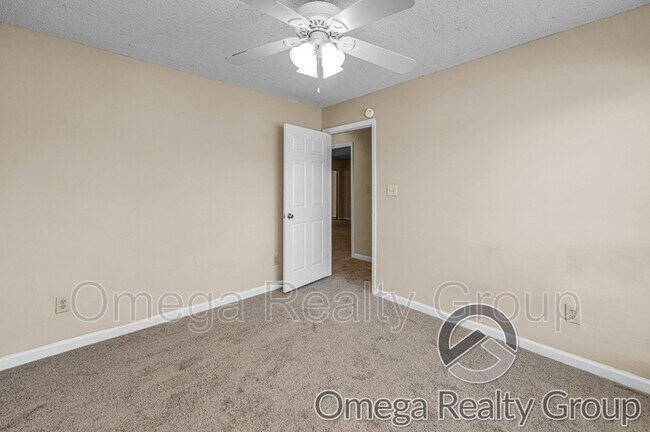 Building Photo - 6749 Lakes Edge Ln