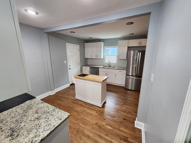 Kitchen - 1377 Avon Ave SW