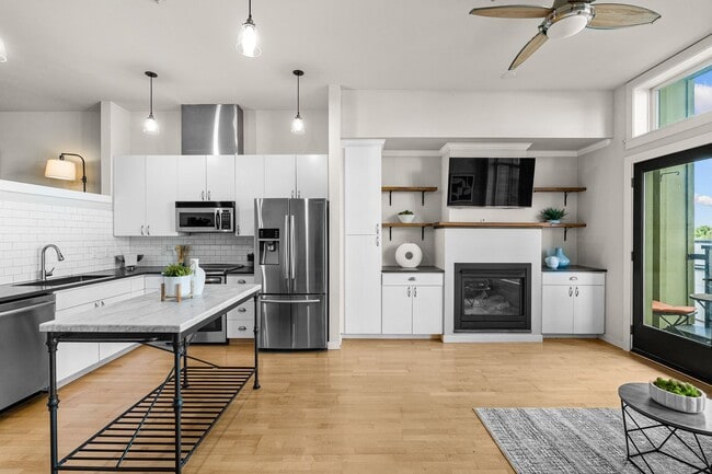 Building Photo - Portal Condominiums ~ Queen Anne
