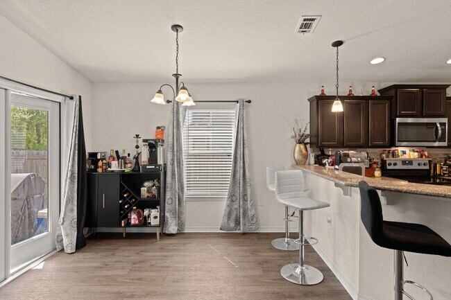 Building Photo - 124 Lillian Wy