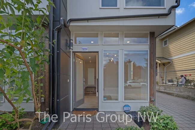 Building Photo - Modern 2BR Columbia City/Hillman City Town...