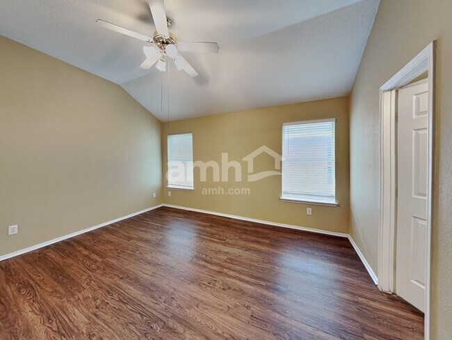 Building Photo - 432 Round Rock Rd