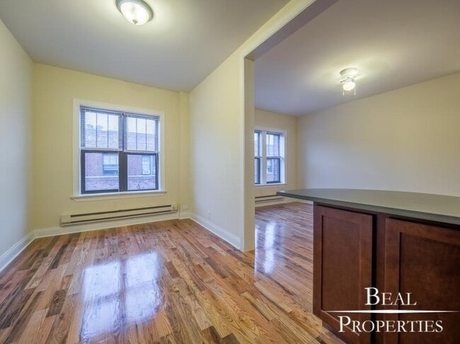 Building Photo - 1 bedroom in CHICAGO IL 60657