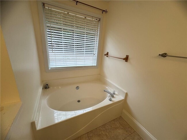 Building Photo - 2243 Bedstone Dr