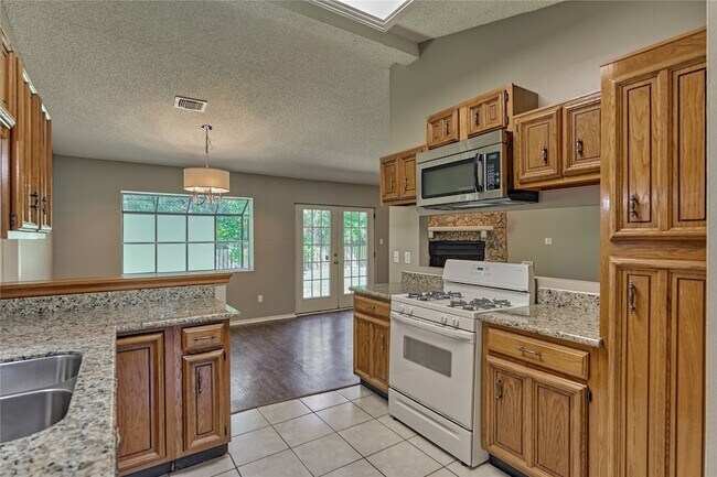 Building Photo - 3122 Village Park Dr