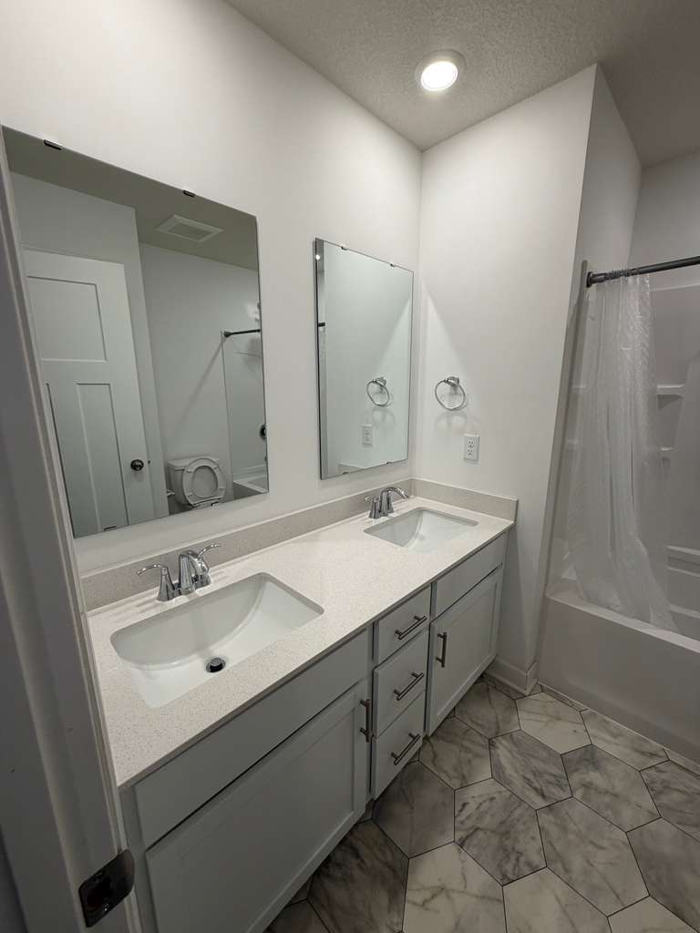 Building Photo - 10604 Heron Ave S