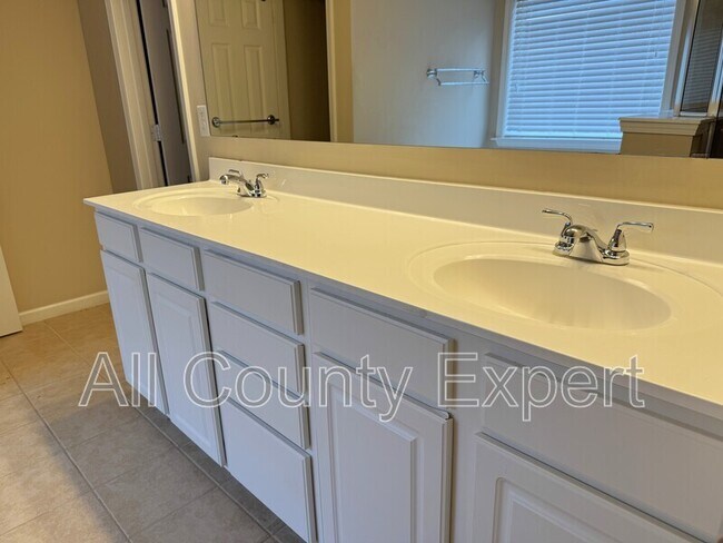 Building Photo - 5005 Shiloh Crossing Way