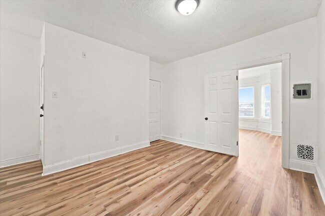 Building Photo - 1213 N 60th St