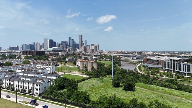 Building Photo - 2704 Freund St