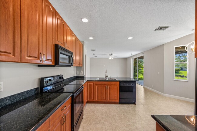 Building Photo - 14552 Larkspur Ln