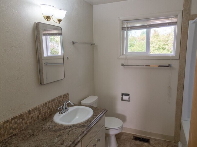 Building Photo - 1930 NW Kings Blvd