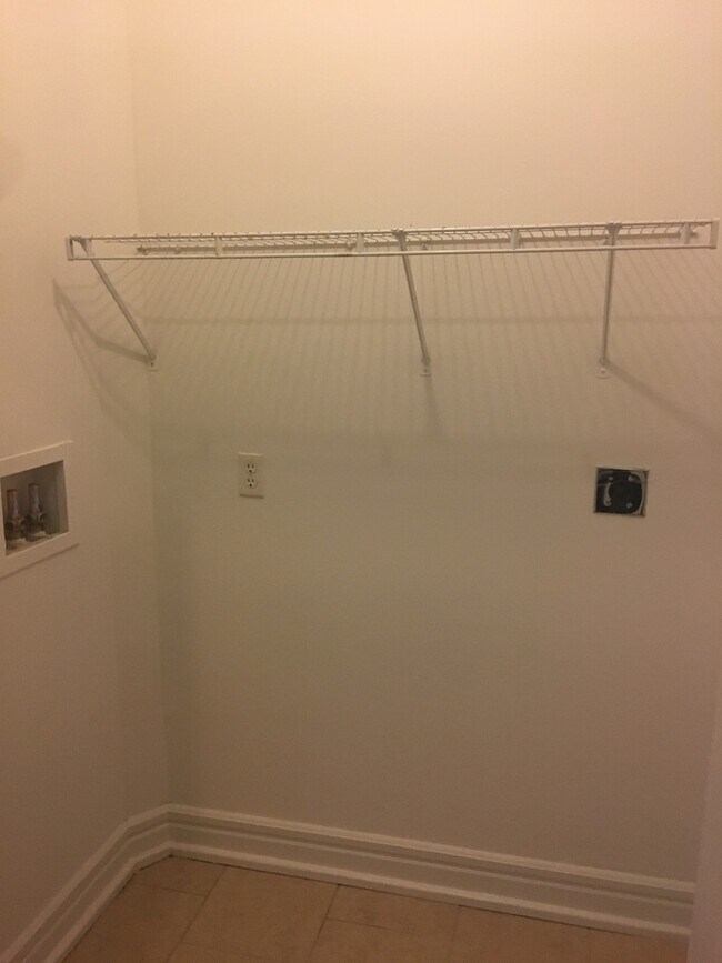 Building Photo - 2029 Russell Blvd