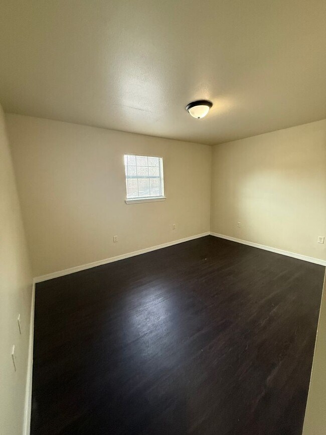 Building Photo - 1336 Jade Ave