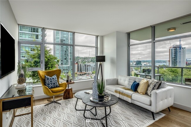 Lake Union Views, Corner Unit - 588 Bell St