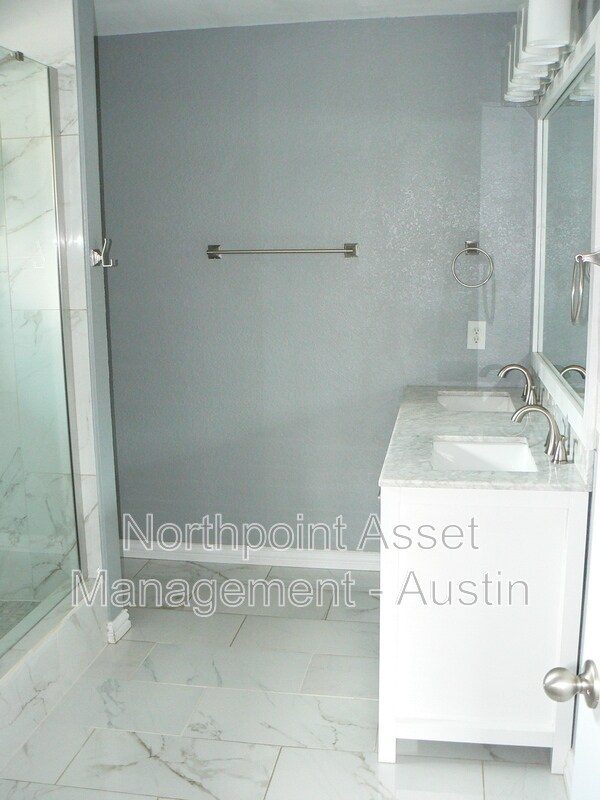 Building Photo - 1701 Yucca Ln