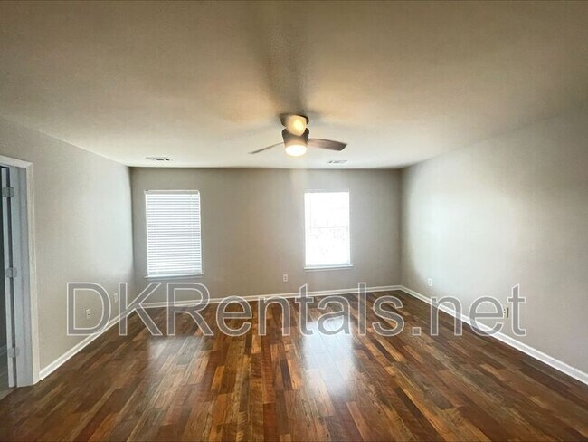 Building Photo - 2355 Mayfair Dr