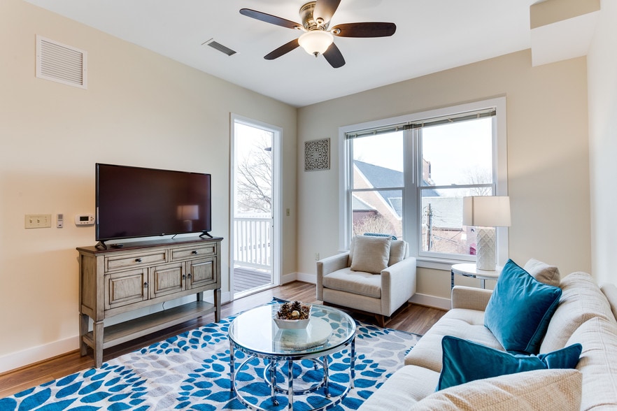 Building Photo - 706 North