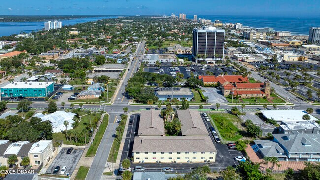 Building Photo - 400 Oakridge Blvd