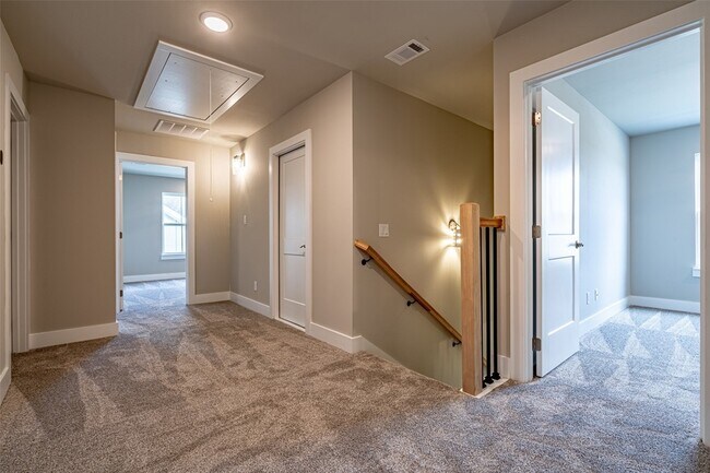 Building Photo - 2044 Salina Cir