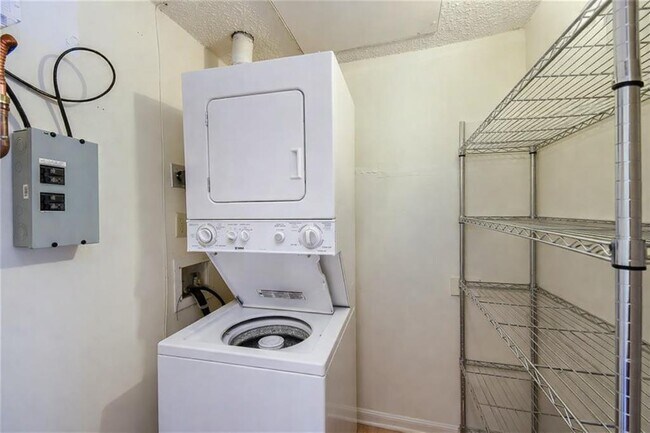 Building Photo - 3115 Tom Green St