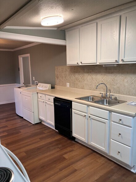 Building Photo - 6480 Medlock Rd