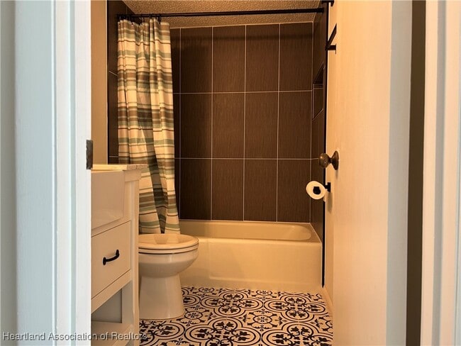 Building Photo - 2016 Lakeview Dr