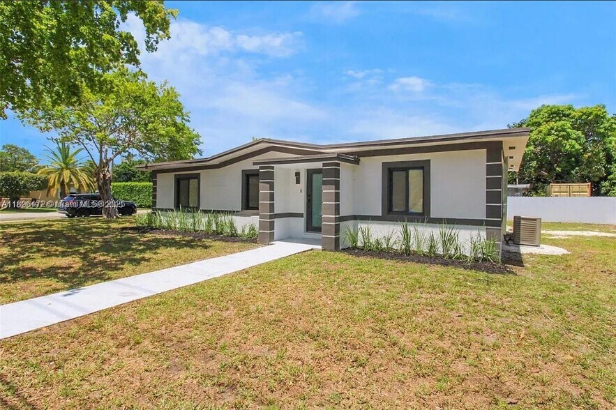 Building Photo - 13885 NW 5th Ave