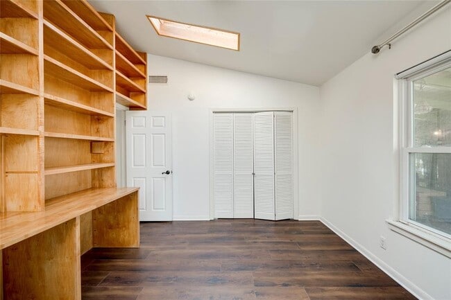 Building Photo - 2404 Barton Skyway