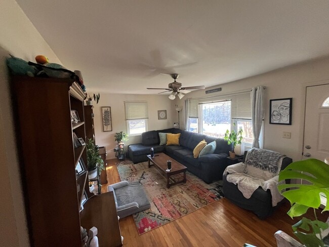 Building Photo - 265 View St