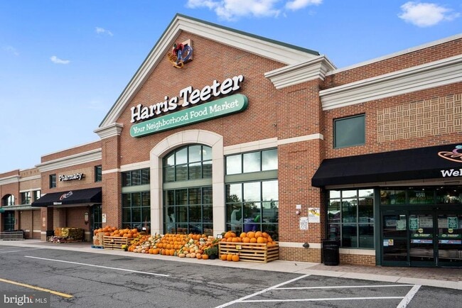 Building Photo - 200 N Pickett St