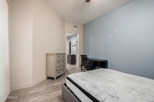 Building Photo - 945 E Playa Del Norte Dr
