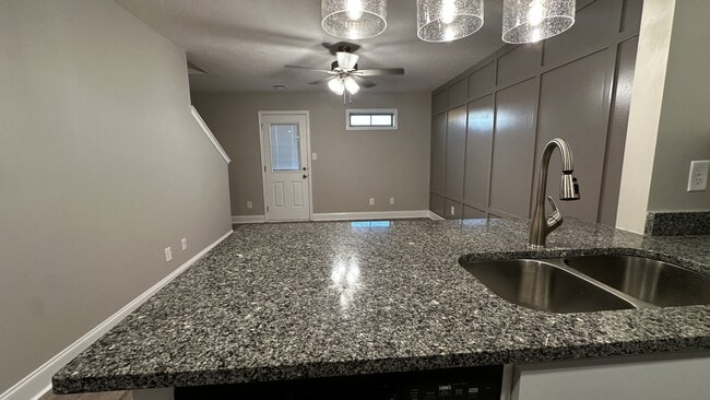 Building Photo - 1000 Henry Pl Blvd