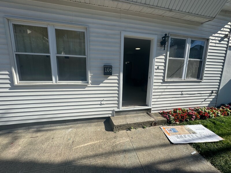 Building Photo - 106 E 5th St