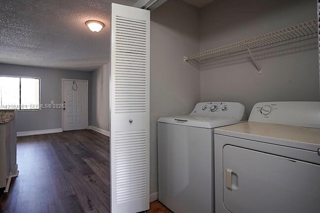 Building Photo - 1727 Meadows Cir W