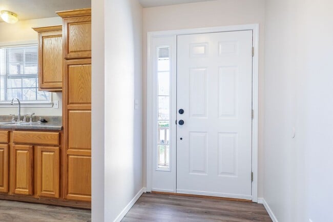 Building Photo - Single-Family Home in Black Oak Estates, Branson