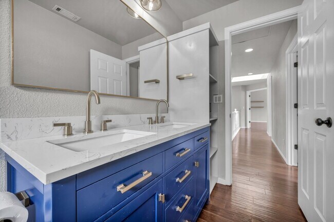 Building Photo - 4360 Great Falls Loop