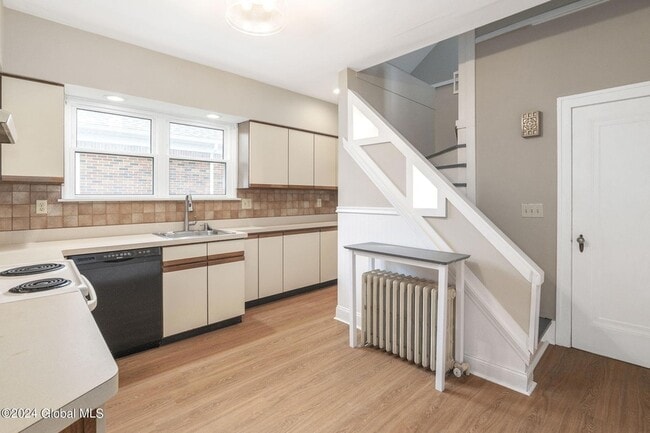 Building Photo - 26 Marwill St