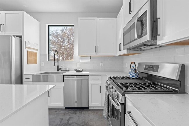 Building Photo - 1168 Ridgeway Dr