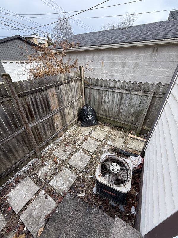 Building Photo - 458 E Sycamore St