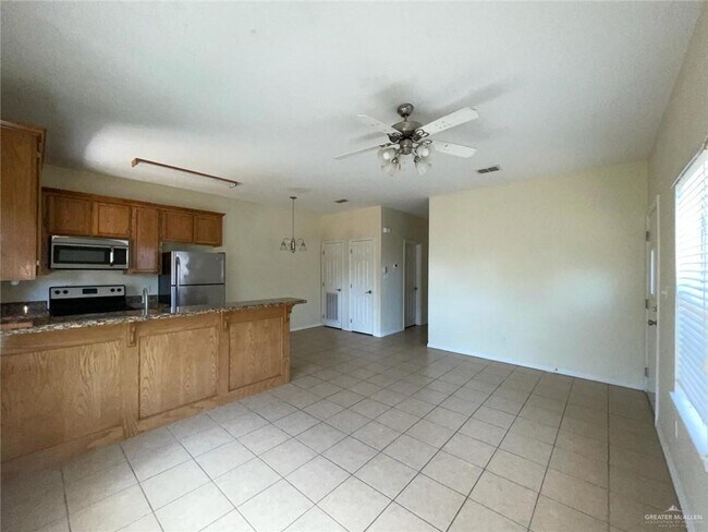 Building Photo - 13 Phoenix St