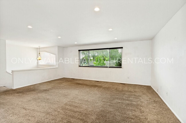 Building Photo - 262 1165 N