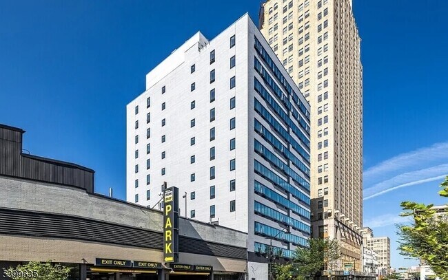 Building Photo - 10 Commerce Ct