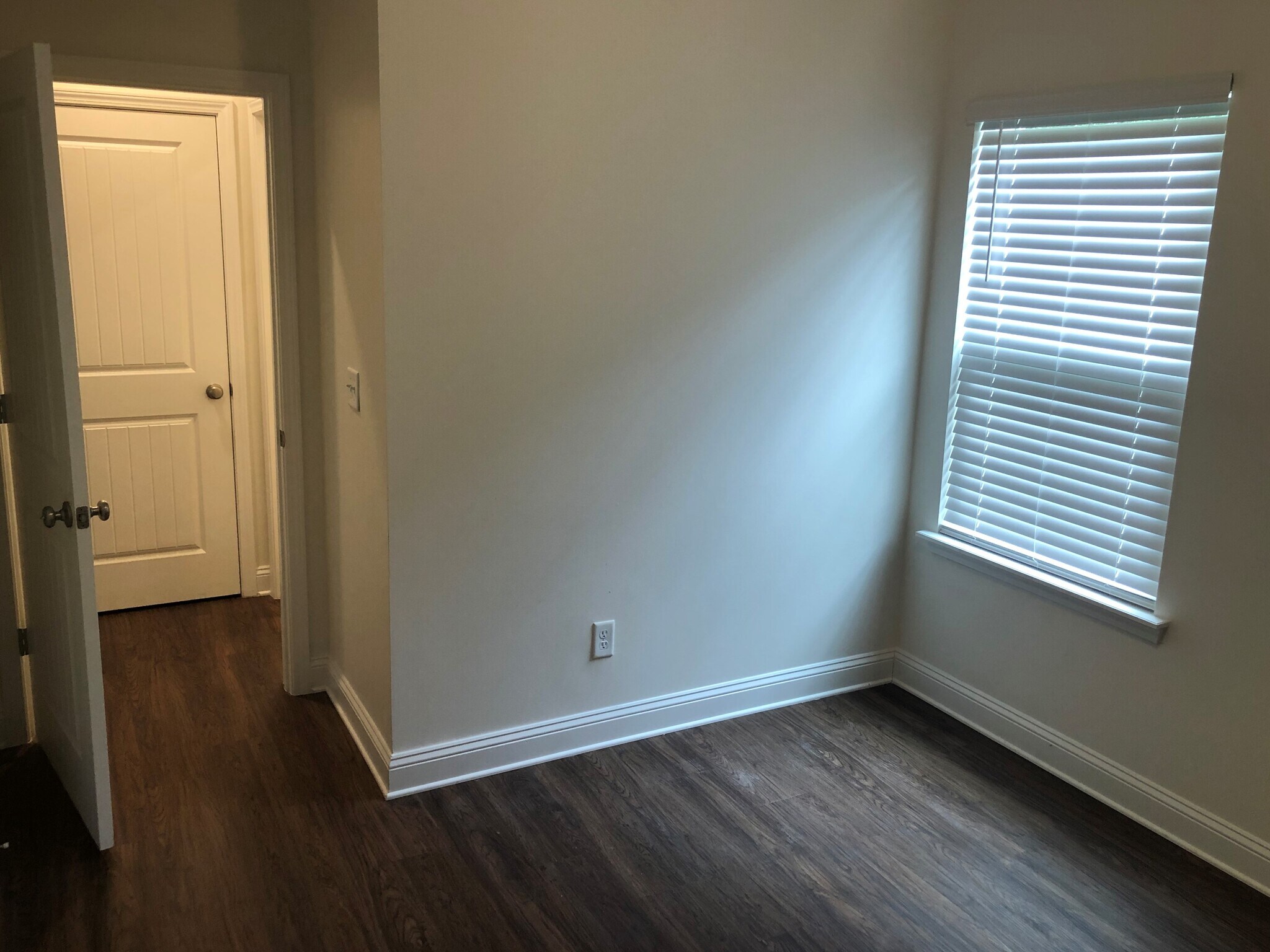 Building Photo - 3150 Creek Village Ln