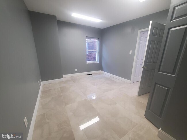 Building Photo - 620 Rodman St