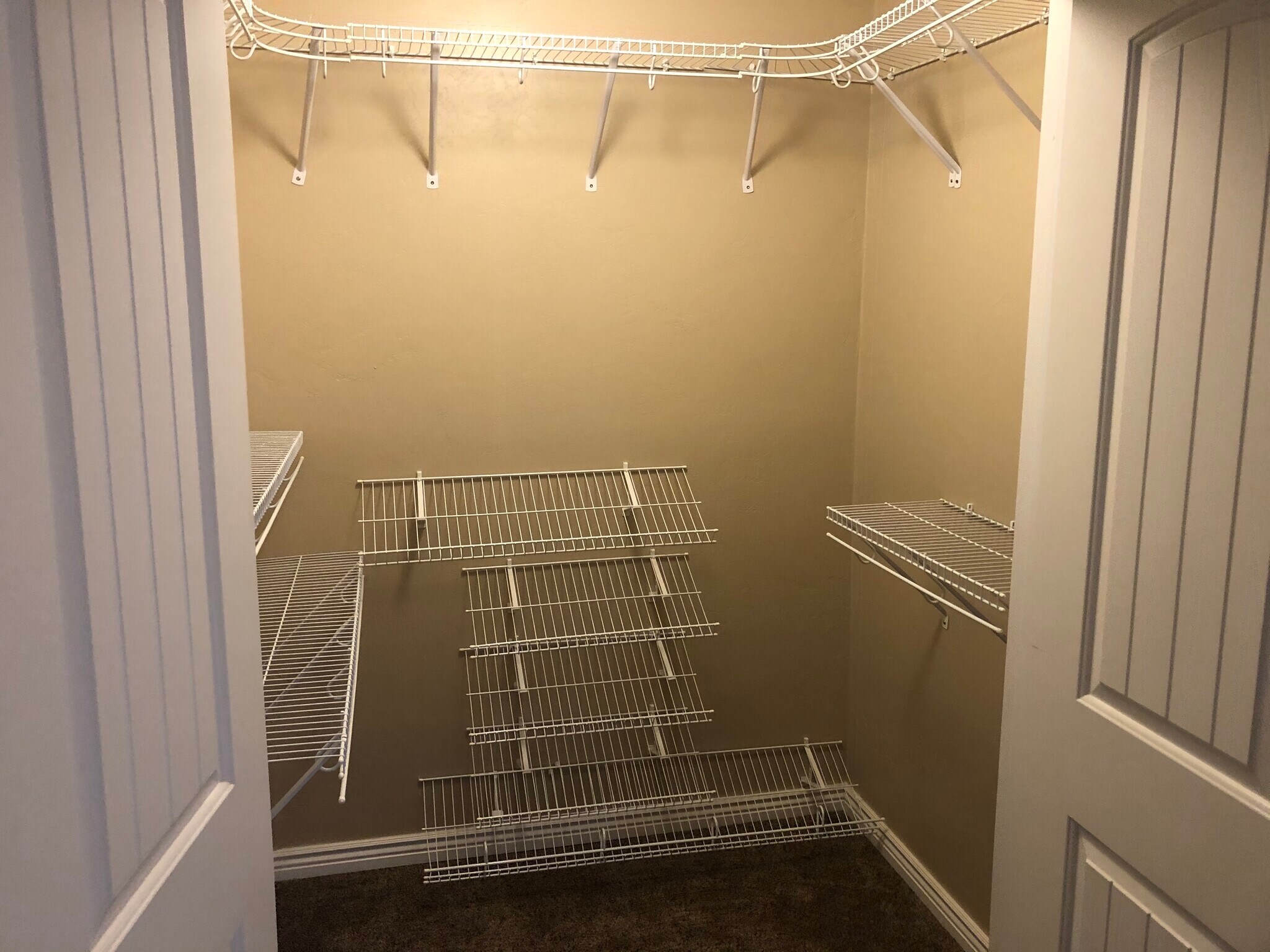 Walk in closet - 202 Farview Dr