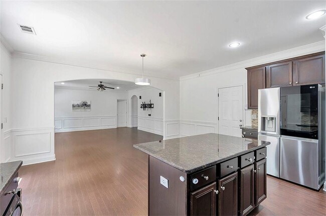 Building Photo - 2635 Azalea Bluff Dr