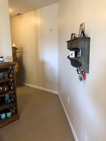 Building Photo - 2701 Midland Ave